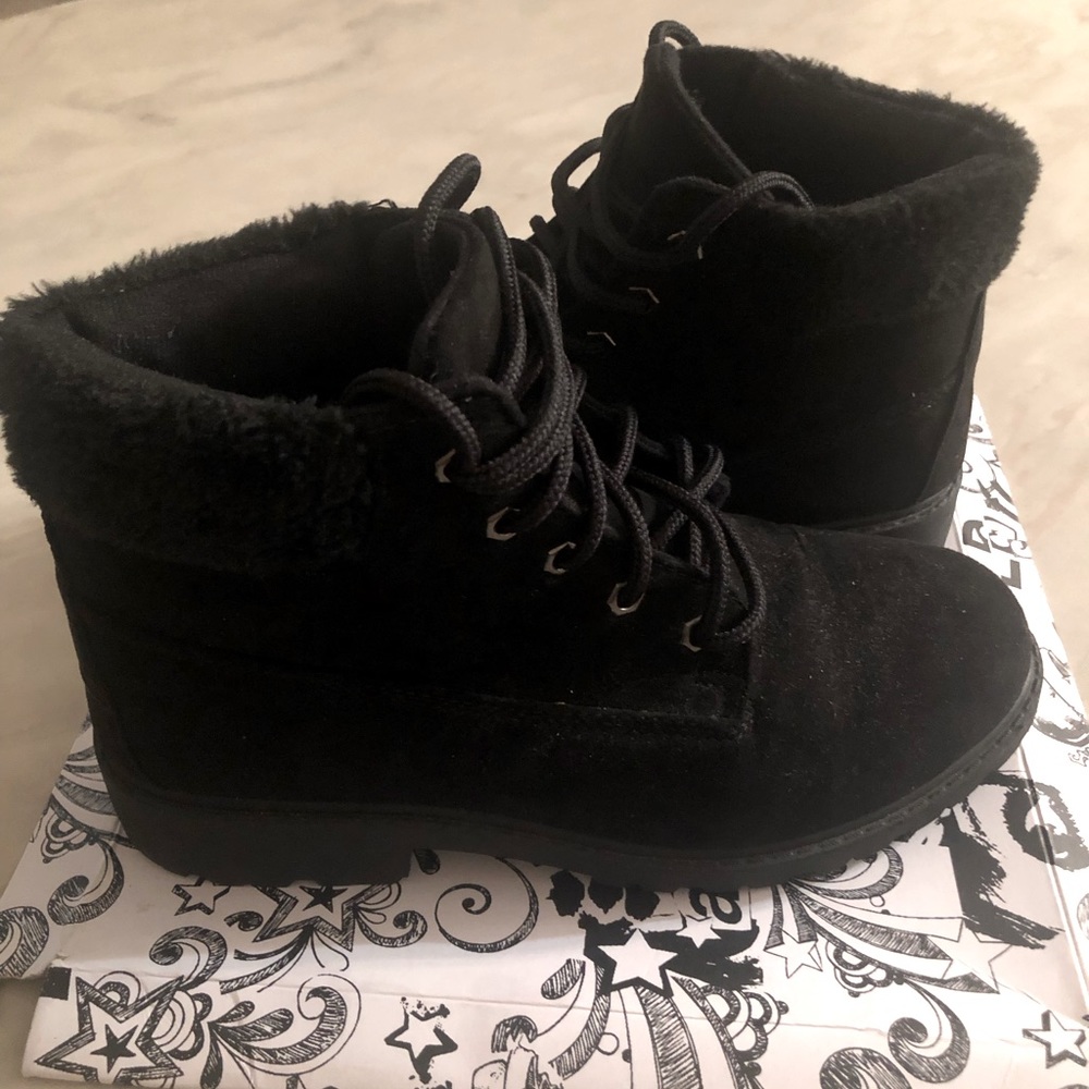 Cozy black boots
